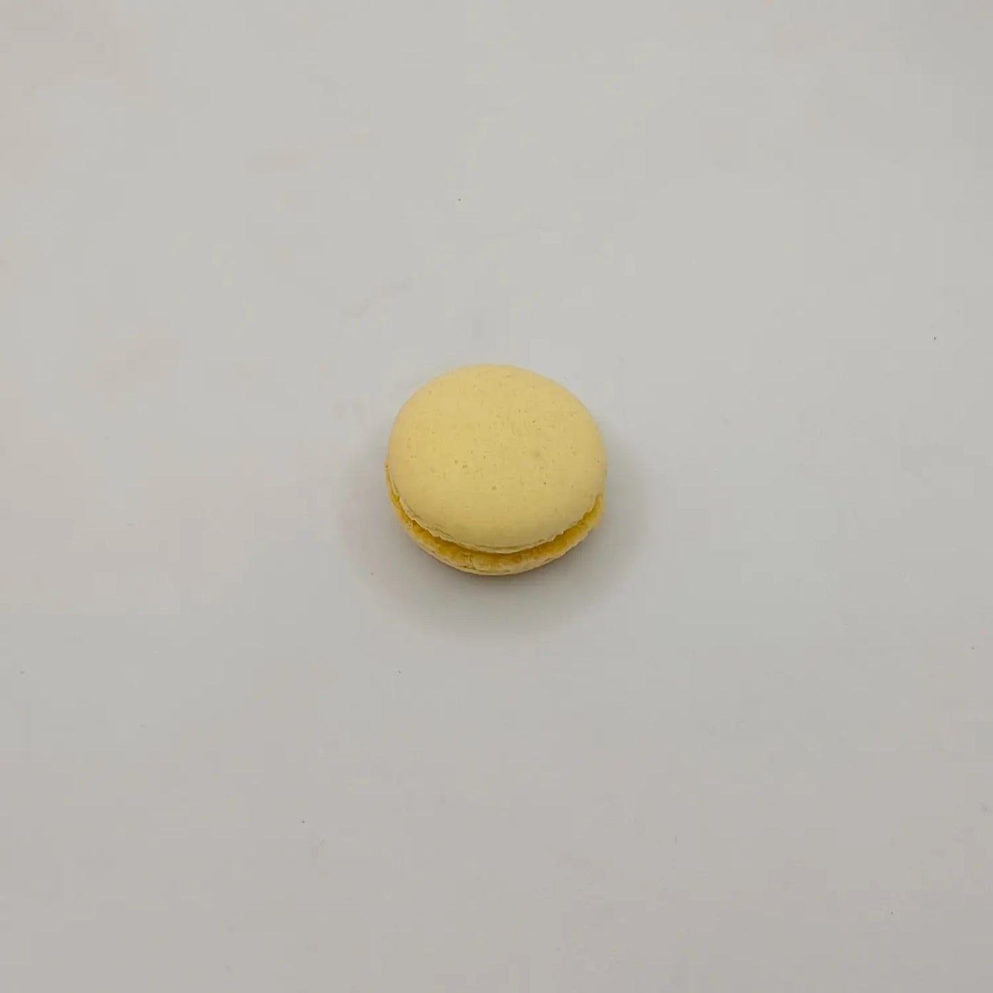 Френски макарон ананас