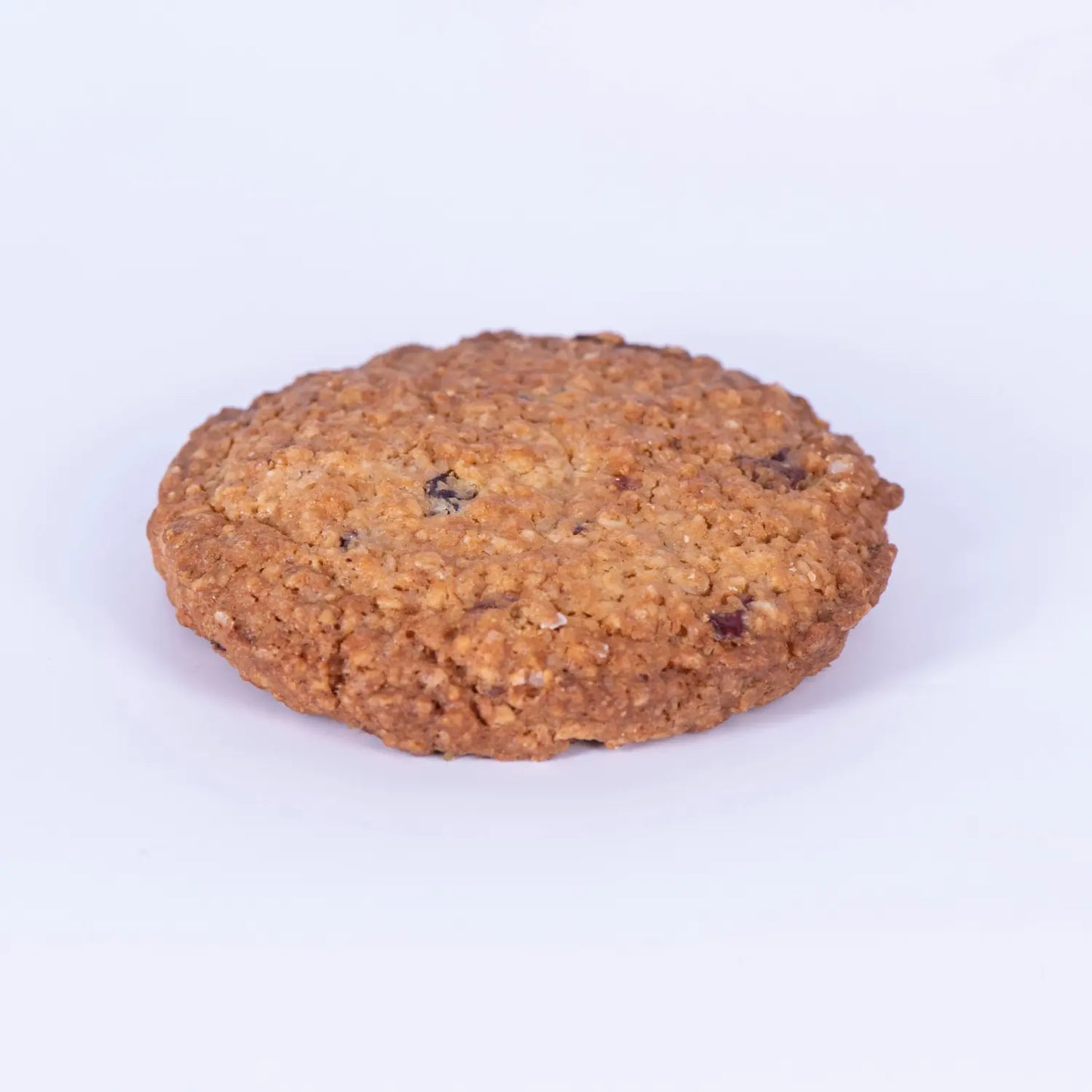 Бисквитка с овесени ядки и сушени боровинки