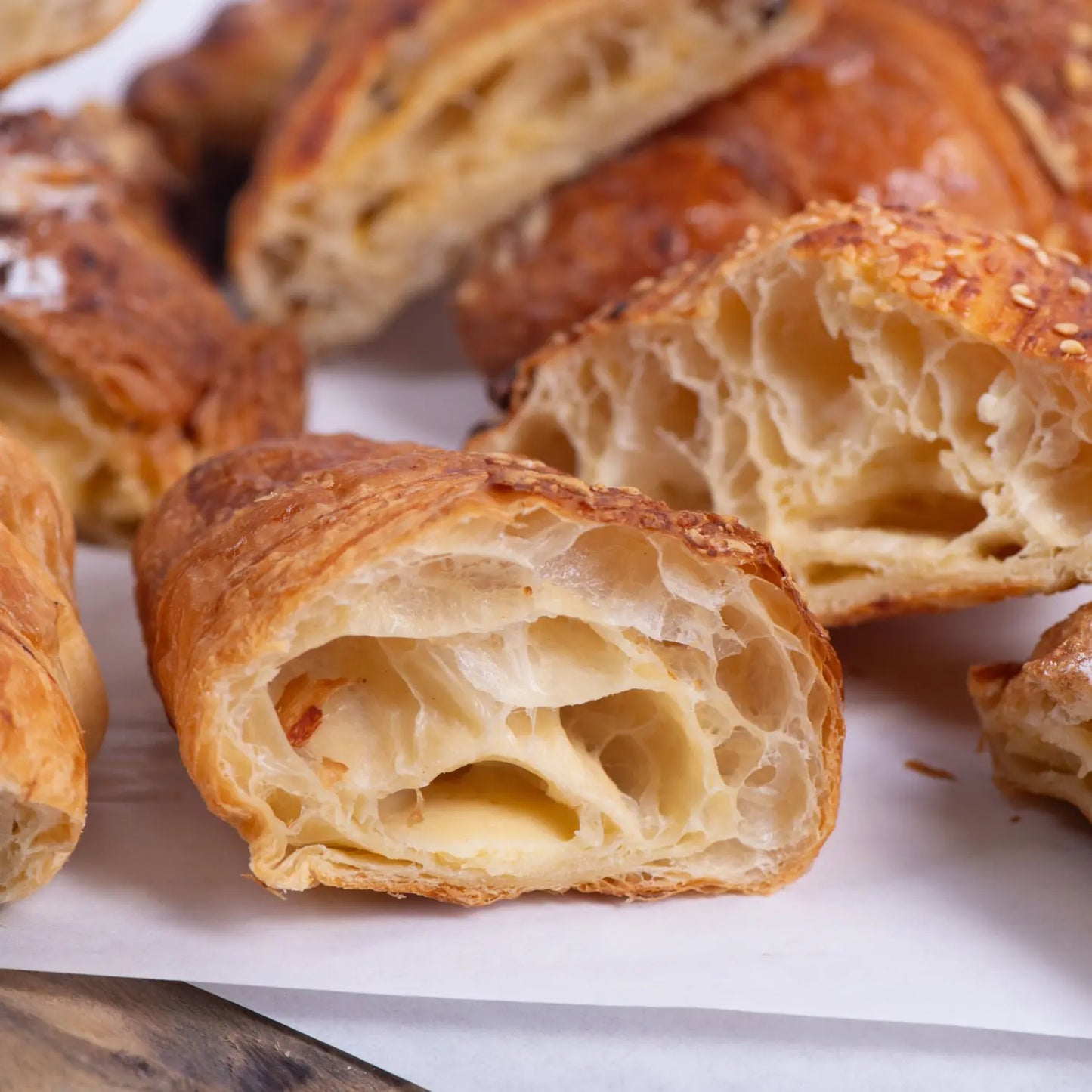 Кутия от 10 бр. солени кроасани