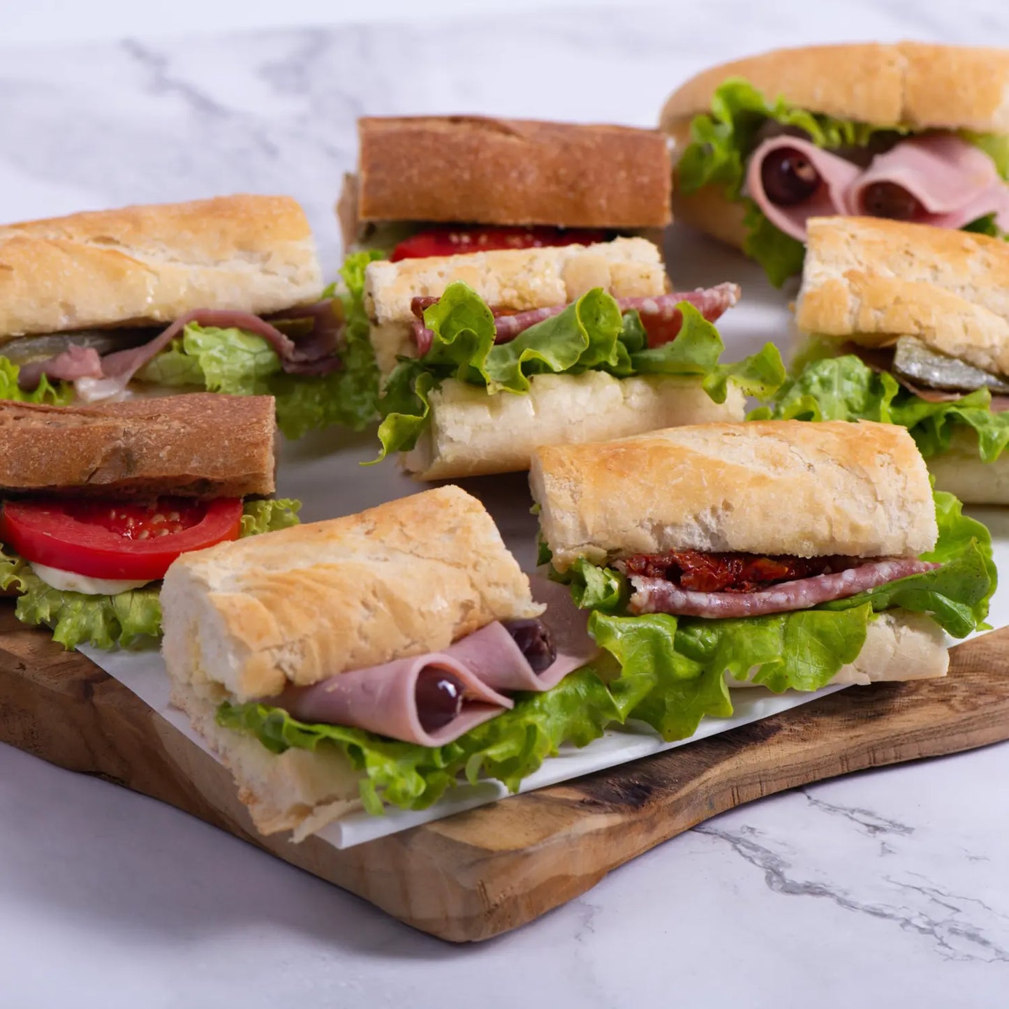 Кутия ог 18 бр. мини сандвичи асорти