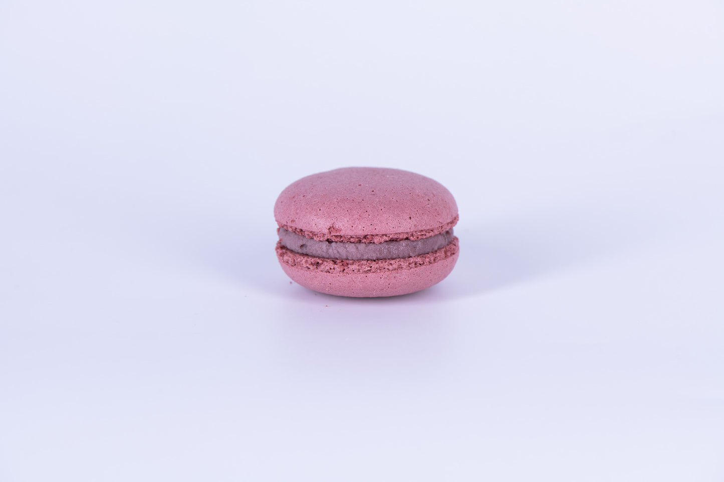 Френски макарон череша