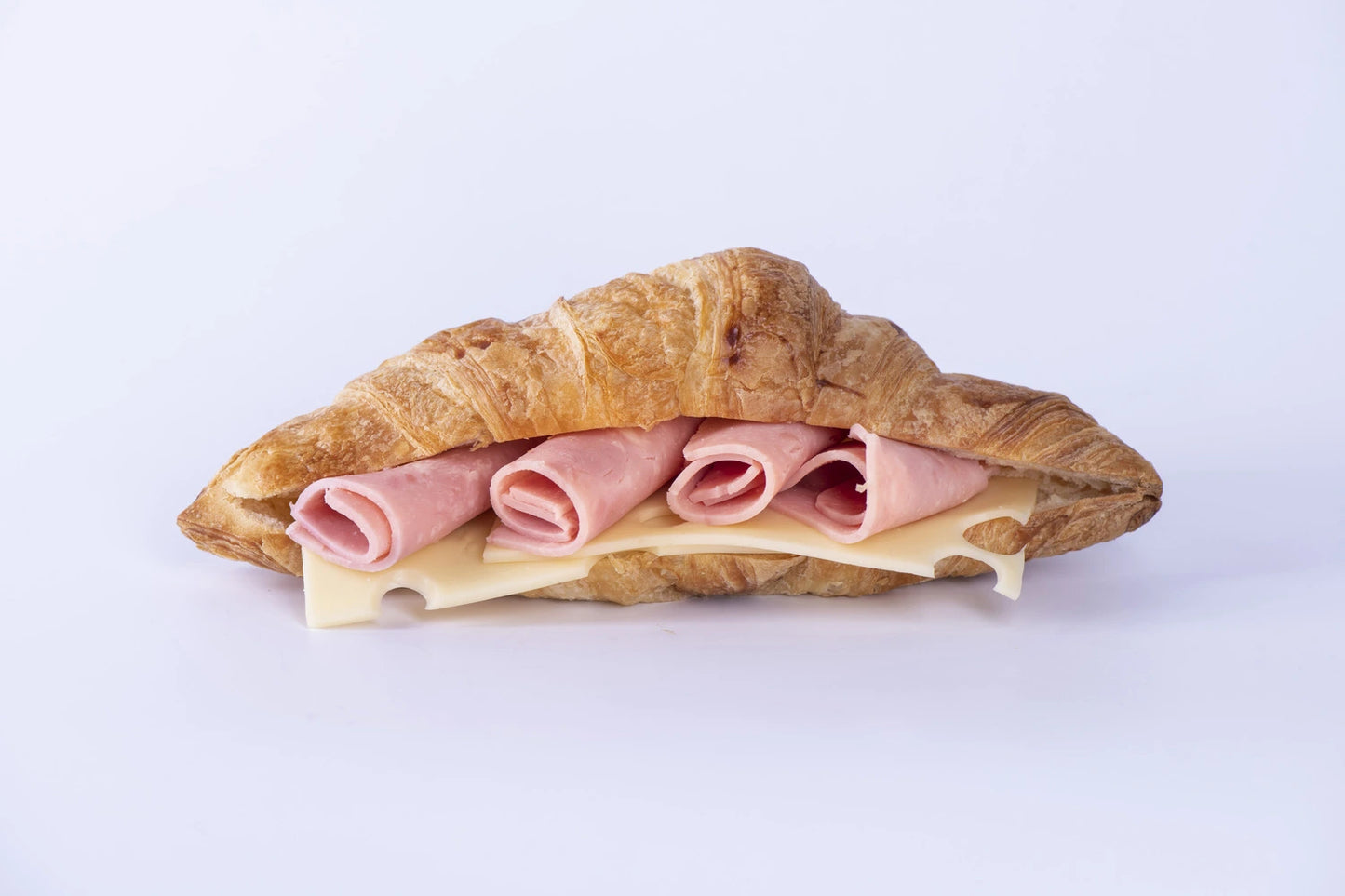 Кроасандвич с шунка и ементал