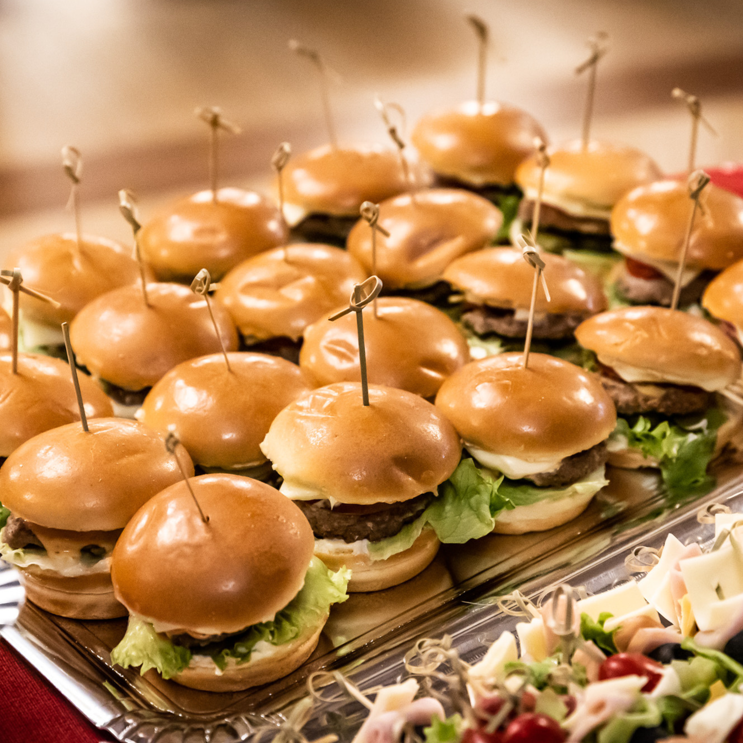 Кутия от 15 бр. мини телешки бургери.